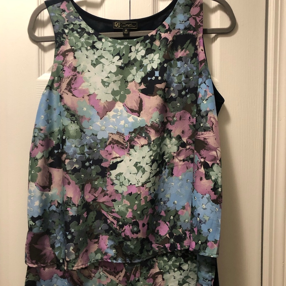 DG2 by Diane Gilman Graphic Blue Pink Sleeveless Tank
